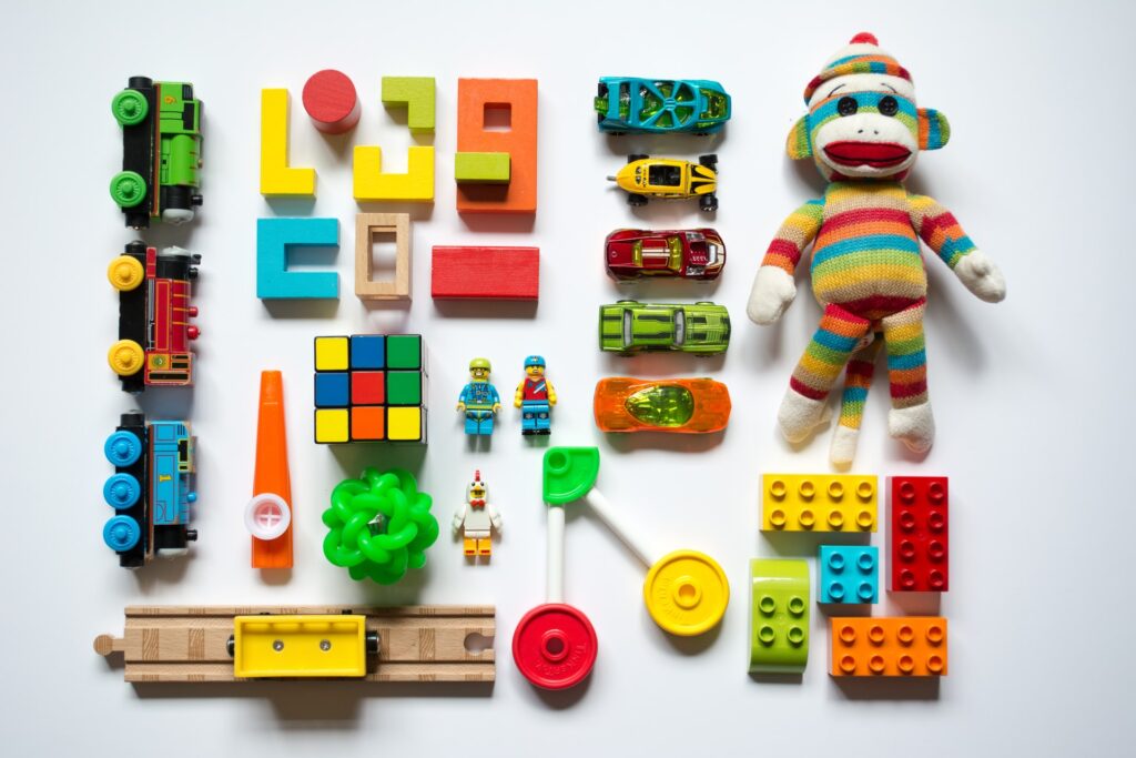 Toys are challenging to organize, not to mention some of them can be pretty fragile. So, how to pack your kids' toys and not lose your mind? Here are some useful tips.