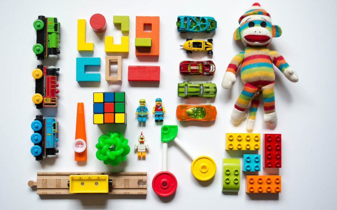 Toys are challenging to organize, not to mention some of them can be pretty fragile. So, how to pack your kids' toys and not lose your mind? Here are some useful tips.