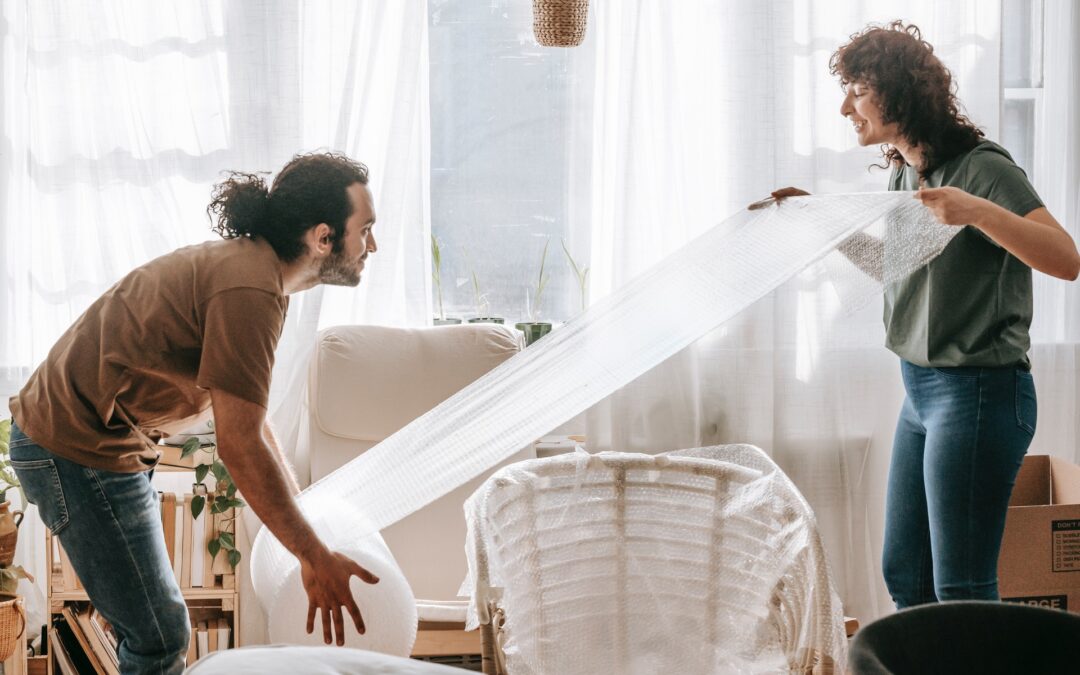 If you equip yourself with the right packing materials, you will pack smoothly and easily. Here are some options and alternatives.