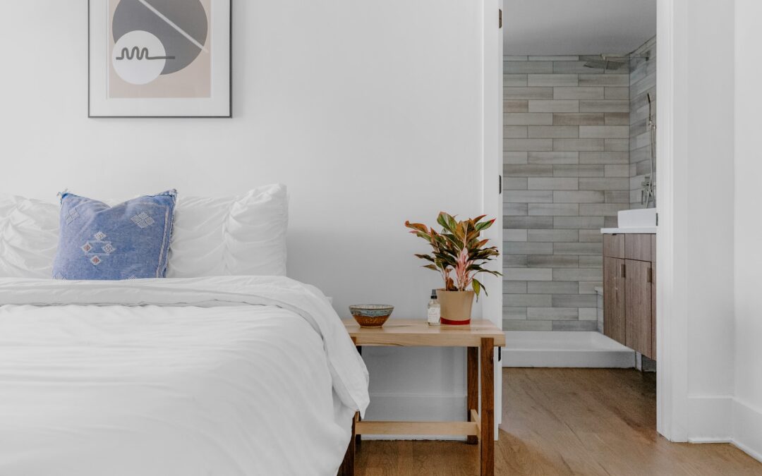 What are the things to pay attention to when packing your bedroom? Let’s find out together.