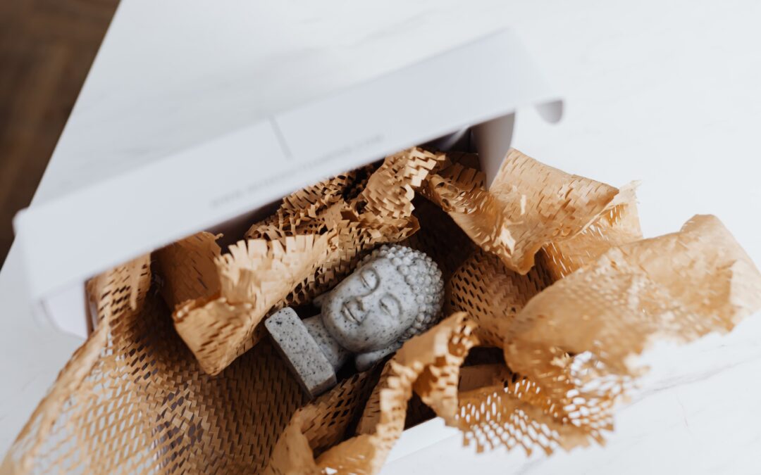 how do you pack strangely-shaped items like certain lamps, decorations, or tools? Here are a few pieces of advice on how to do so.