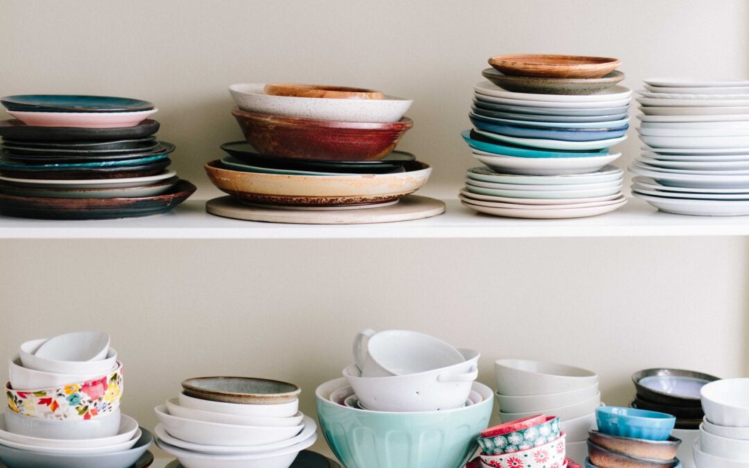 How to successfully pack dishes for relocation? Here are some quick tips to help you protect, pack, and label your kitchen items.