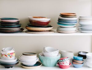 How to successfully pack dishes for relocation? Here are some quick tips to help you protect, pack, and label your kitchen items.